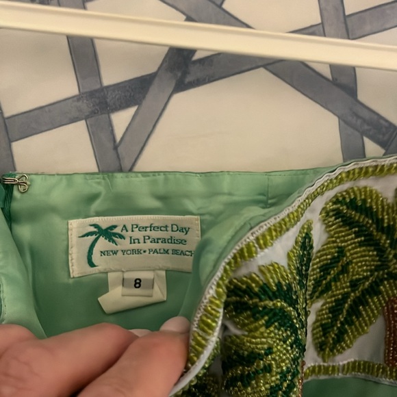 Elegant Green Dress with Palm Embroidery - Picture 5 of 5